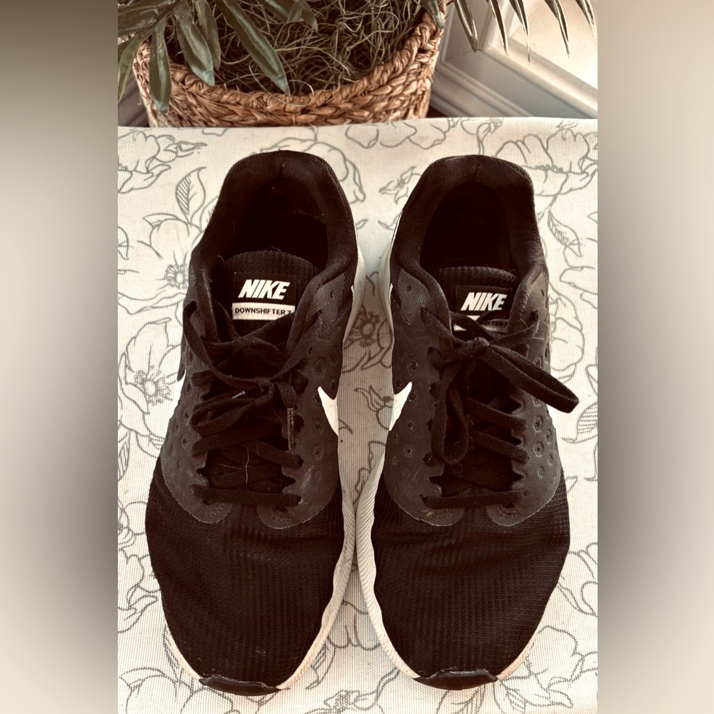 Nike Downshifter 7, Black and White Running Shoes, Size 11